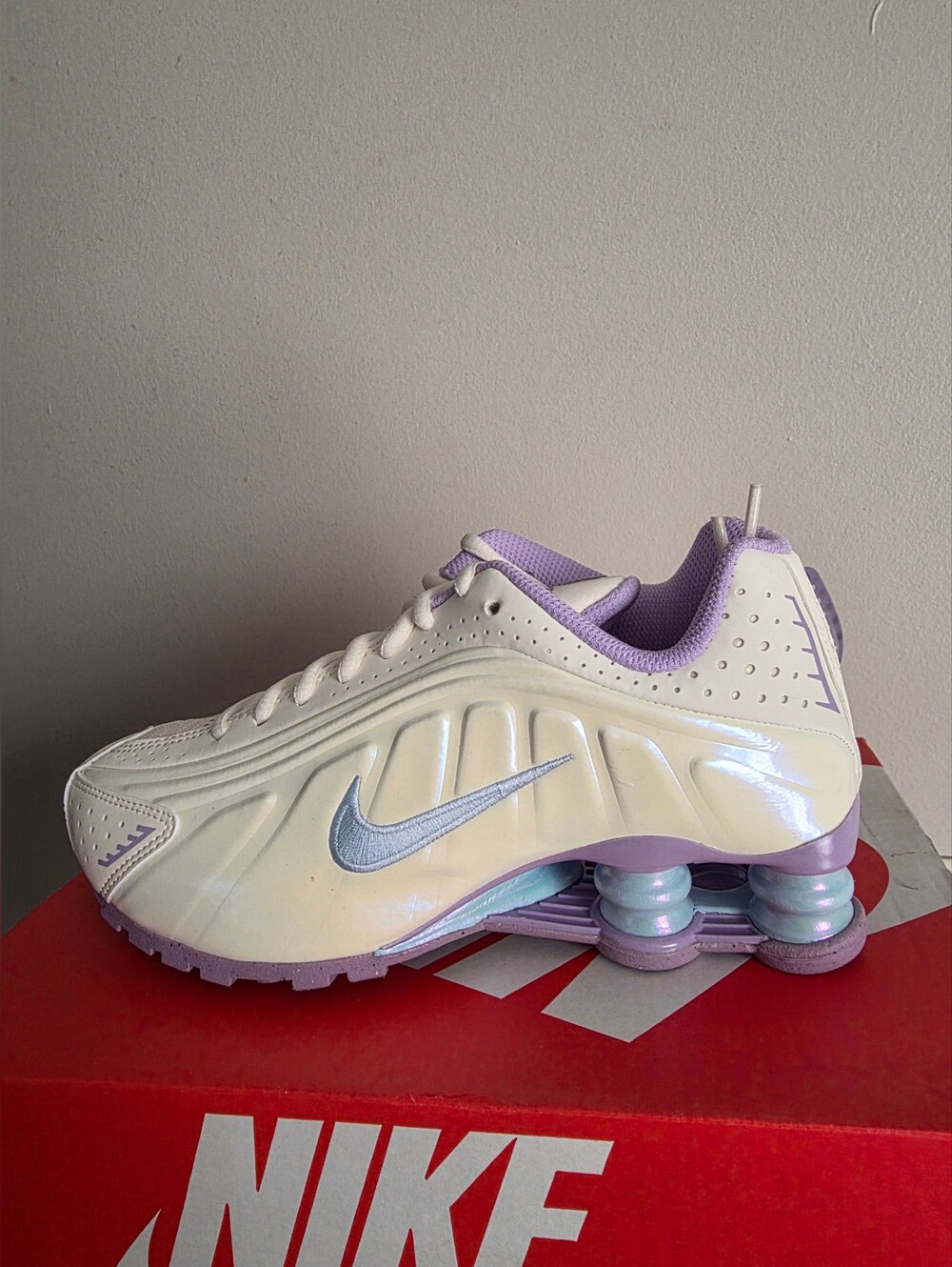 Nike Shox R4 GS Youth Size 4 New With Box